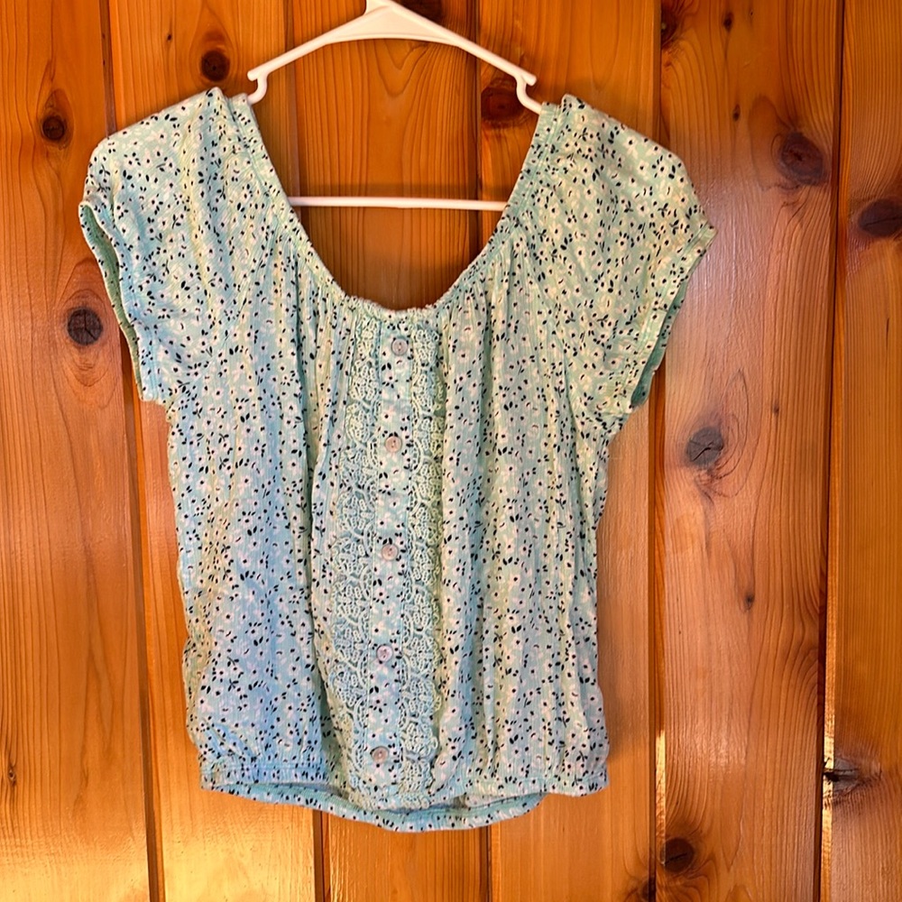 A crop/blouse..